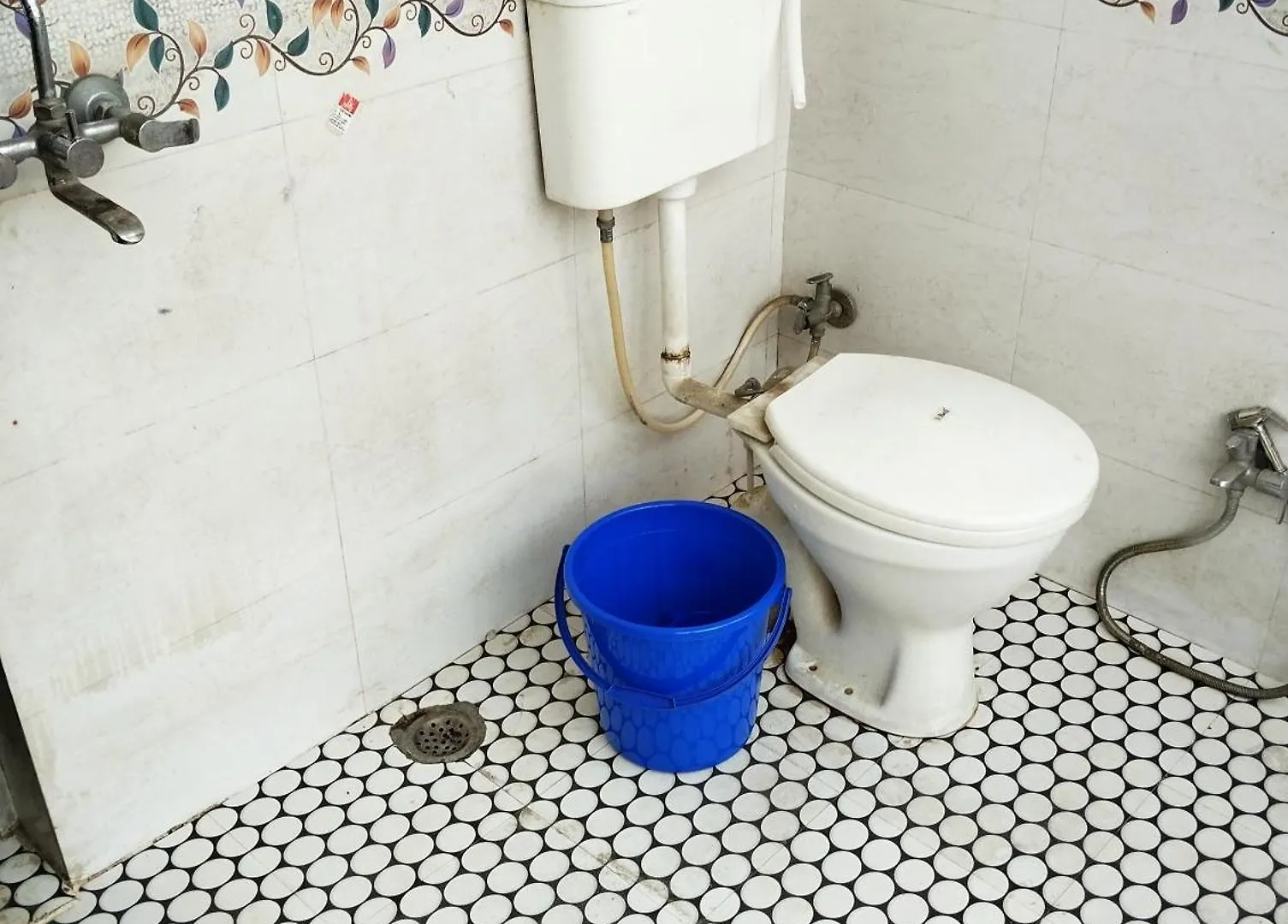 Second Home Inn فاراناسي منزل للإقامة